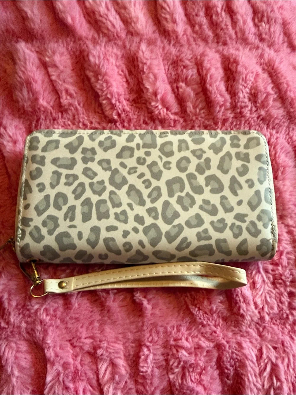 Leopard Print Wristlet Wallet in Light Gray and Cream